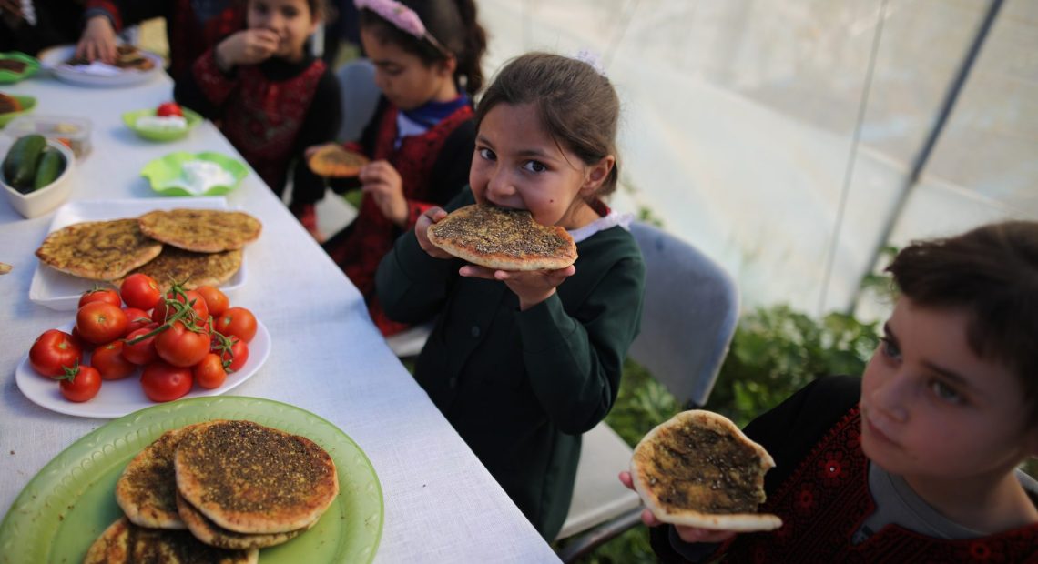 Choithrams WFP school meal programmes feed vulnerable children in the Middle East. Image: WFP