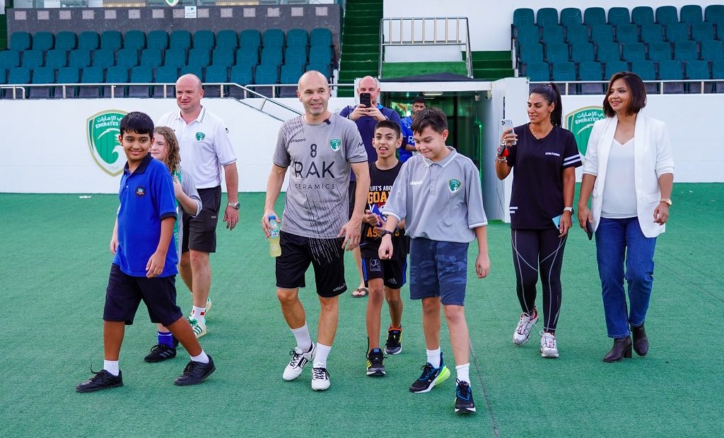 Andrés Iniesta interacts with the Most Valuable Fan competition winners on September 12, 2023. Image: Emirates Club.