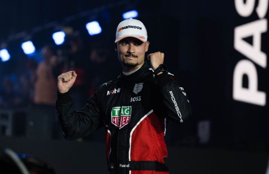 FORMULA E RACERS