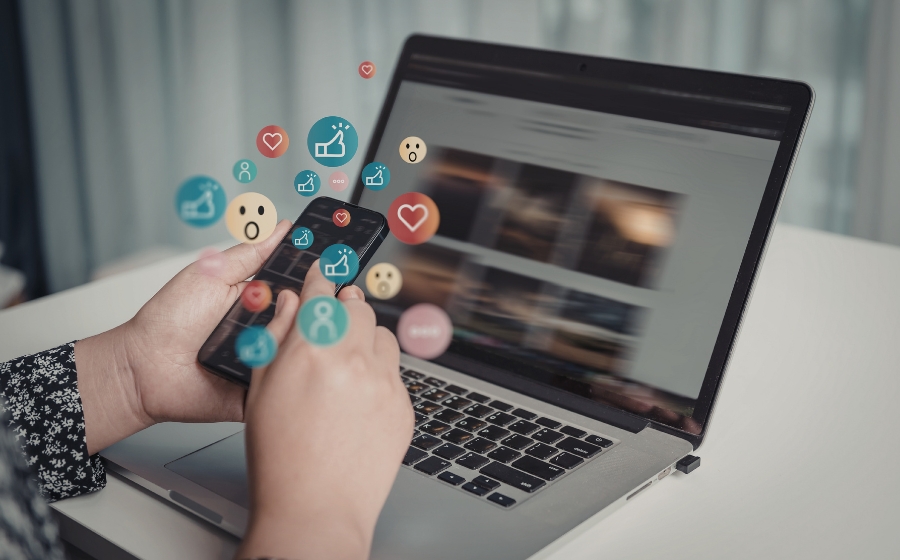 UAE regulating social mediaÂ